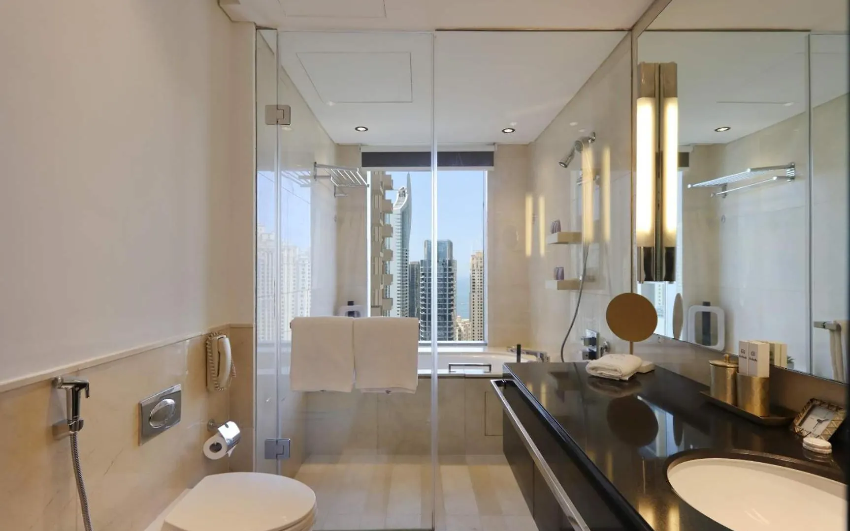 Lejlighed Livbnb - Luxurious 1Br In Jw Marriott Hotel City & Marina Views Dubai